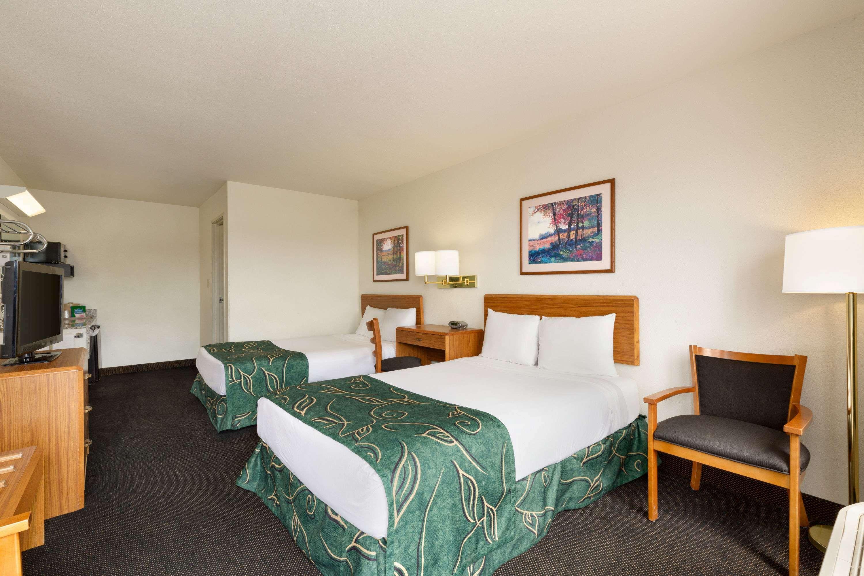 Travelodge By Wyndham Sharon Springs Exterior foto